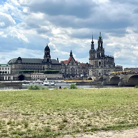 Modernes-apartment-elbkiez-im-herzen-von-dresden